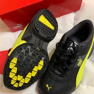 Boys Puma Sport Shoes (BRAND NEW) Size 13